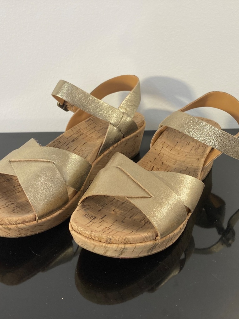 Metallic gold Kork-Ease sandals size 8 - Picture 5 of 10